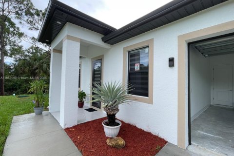 Снять в аренду виллу или дом в Лихай-Эйкерс, Флорида 3 спальни, 111.48м2, № 1962917 - фото 2