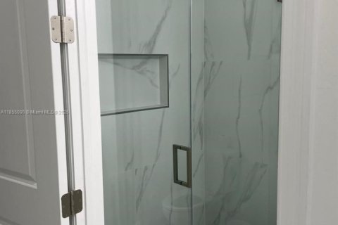 Снять в аренду виллу или дом в Лихай-Эйкерс, Флорида 3 спальни, 111.48м2, № 1962917 - фото 7