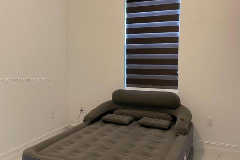 Снять в аренду виллу или дом в Лихай-Эйкерс, Флорида 3 спальни, 111.48м2, № 1962917 - фото 10