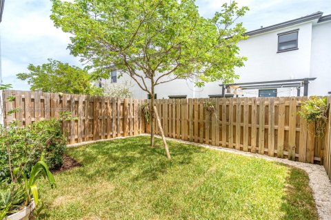 Townhouse in Homestead, Florida 3 bedrooms, 157.47 sq.m. № 1961845 - photo 11