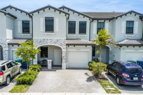 Townhouse in Homestead, Florida 3 bedrooms, 157.47 sq.m. № 1961845 - photo 1