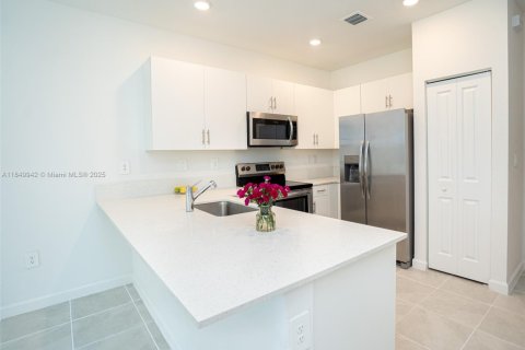 Townhouse in Homestead, Florida 3 bedrooms, 157.47 sq.m. № 1961845 - photo 5