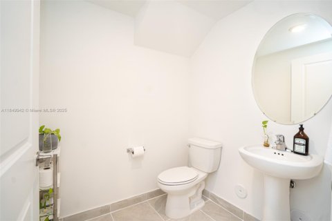 Townhouse in Homestead, Florida 3 bedrooms, 157.47 sq.m. № 1961845 - photo 14
