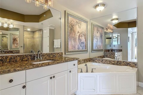 Condo in Daytona Beach Shores, Florida, 3 bedrooms  № 1782556 - photo 22