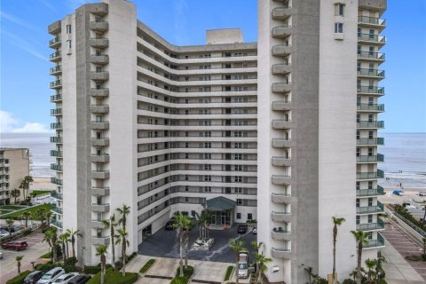Condo in Daytona Beach Shores, Florida, 3 bedrooms  № 1782556 - photo 1