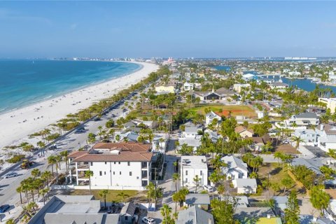 Condominio en venta en Saint Pete Beach, Florida, 1 dormitorio, 52.03 m2 № 1308418 - foto 4