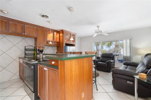 Condominio en venta en Saint Pete Beach, Florida, 1 dormitorio, 52.03 m2 № 1308418 - foto 9