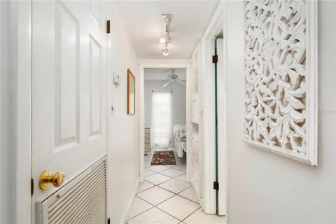 Condominio en venta en Saint Pete Beach, Florida, 1 dormitorio, 52.03 m2 № 1308418 - foto 16