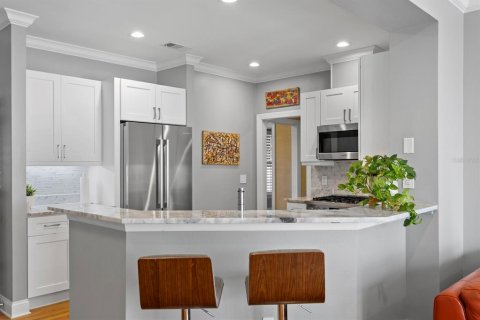 Townhouse in Tampa, Florida 3 bedrooms, 218.97 sq.m. № 2396245 - photo 15