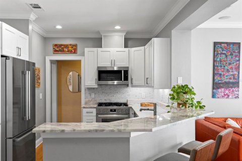 Townhouse in Tampa, Florida 3 bedrooms, 218.97 sq.m. № 2396245 - photo 13