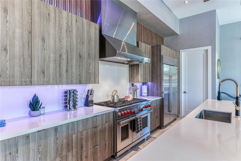 Casa en alquiler en Fort Lauderdale, Florida, 6 dormitorios, 500.46 m2 № 1867598 - foto 12