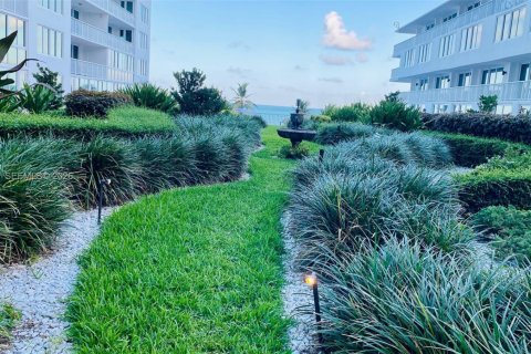 Copropriété à vendre à Miami Beach, Floride: 2 chambres, 132.85 m2 № 2066885 - photo 10