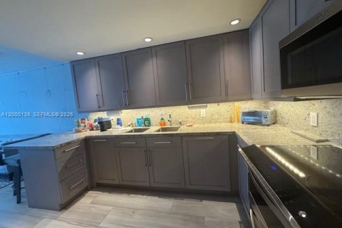 Copropriété à vendre à Miami Beach, Floride: 2 chambres, 132.85 m2 № 2066885 - photo 18