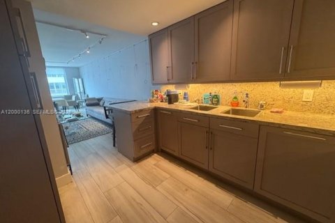 Copropriété à vendre à Miami Beach, Floride: 2 chambres, 132.85 m2 № 2066885 - photo 20