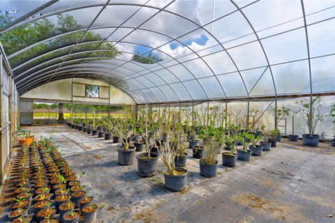 Купить коммерческую недвижимость в Хомстед, Флорида № 1985076 - фото 3