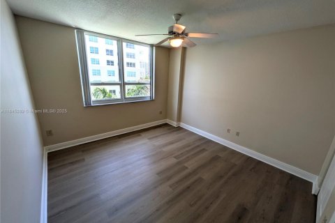 Copropriété à louer à Miami, Floride: 2 chambres, 111.67 m2 № 1840987 - photo 11