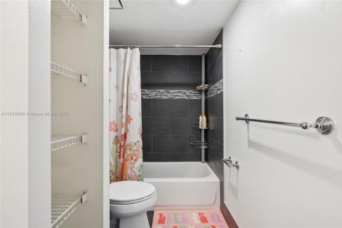 Adosado en venta en Davie, Florida, 3 dormitorios, 153.66 m2 № 1924395 - foto 21