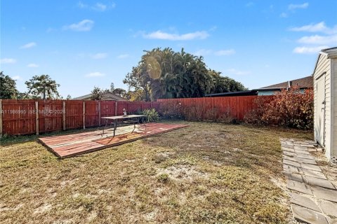 House in Fort Myers, Florida 2 bedrooms № 2057291 - photo 13