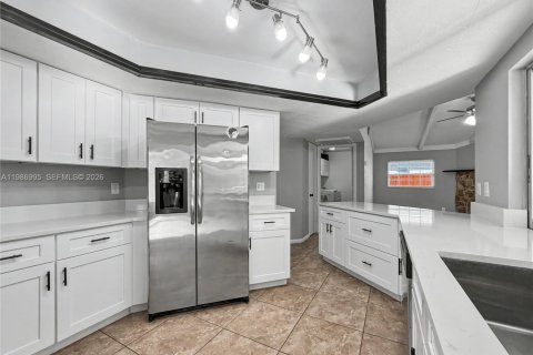 House in Fort Myers, Florida 2 bedrooms № 2057291 - photo 5