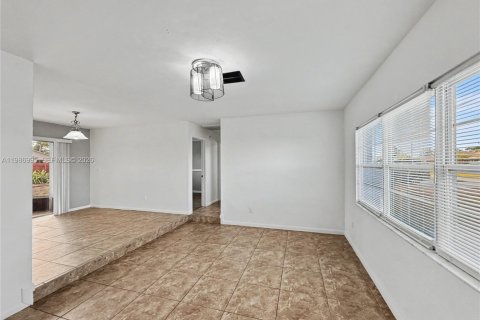 House in Fort Myers, Florida 2 bedrooms № 2057291 - photo 7