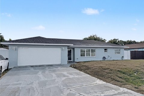 Дом в Форт Майерс, Флорида 2 спальни № 2057291