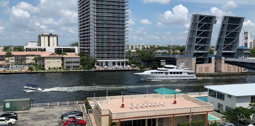 Condo à Hallandale Beach, Floride, 2 chambres № 1887807