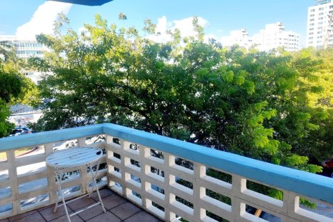 Condo in Miami Beach, Florida  № 1952677 - photo 10