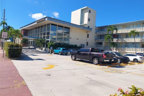 Condo in Miami Beach, Florida  № 1952677 - photo 9
