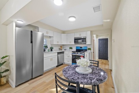 Casa en venta en Tampa, Florida, 3 dormitorios, 65.31 m2 № 1851805 - foto 11