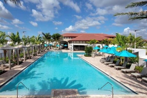 Adosado en venta en Hialeah, Florida, 3 dormitorios, 138.05 m2 № 2029350 - foto 30