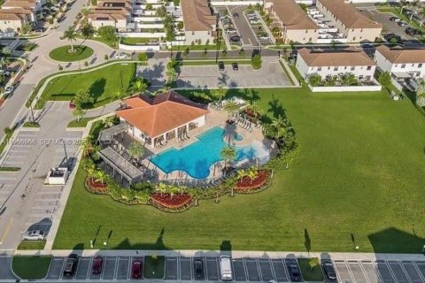 Adosado en venta en Hialeah, Florida, 3 dormitorios, 138.05 m2 № 2029350 - foto 25