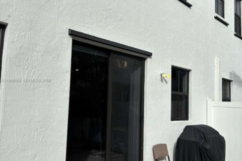 Adosado en venta en Hialeah, Florida, 3 dormitorios, 138.05 m2 № 2029350 - foto 22