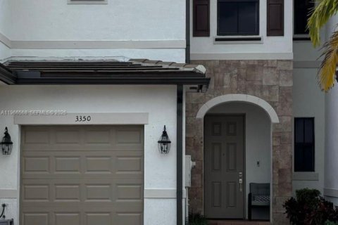 Adosado en venta en Hialeah, Florida, 3 dormitorios, 138.05 m2 № 2029350 - foto 4