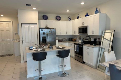 Adosado en venta en Hialeah, Florida, 3 dormitorios, 138.05 m2 № 2029350 - foto 10