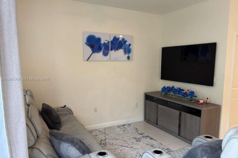 Adosado en venta en Hialeah, Florida, 3 dormitorios, 138.05 m2 № 2029350 - foto 12