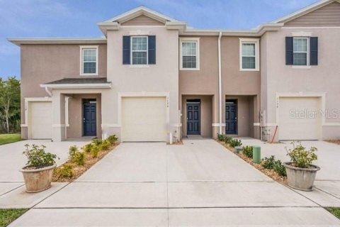 Townhouse in Davenport, Florida 3 bedrooms, 135.92 sq.m. № 1886249 - photo 1