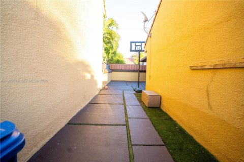 Villa ou maison à vendre à Miami, Floride: 3 chambres, 153.38 m2 № 1954932 - photo 25