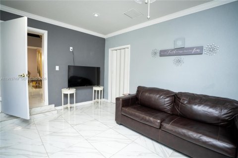Villa ou maison à vendre à Miami, Floride: 3 chambres, 153.38 m2 № 1954932 - photo 24