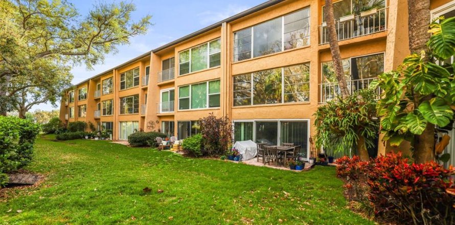 Condominio en Largo, Florida, 2 dormitorios № 2096977