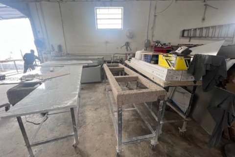 Propiedad comercial en venta en Hallandale Beach, Florida № 1982489 - foto 4