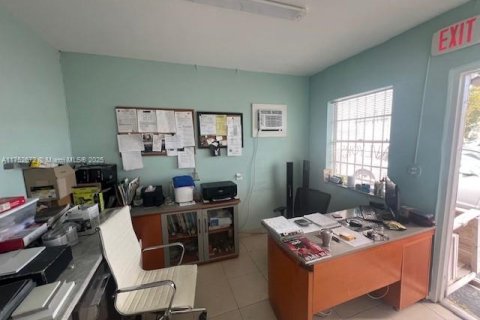 Propiedad comercial en venta en Hallandale Beach, Florida № 1982489 - foto 6