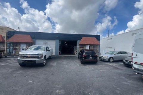 Propiedad comercial en venta en Hallandale Beach, Florida № 1982489 - foto 1
