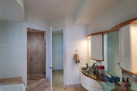 Condo in Sunny Isles Beach, Florida, 2 bedrooms  № 2003430 - photo 12