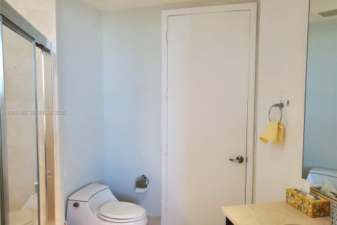 Condo in Sunny Isles Beach, Florida, 2 bedrooms  № 2003430 - photo 9