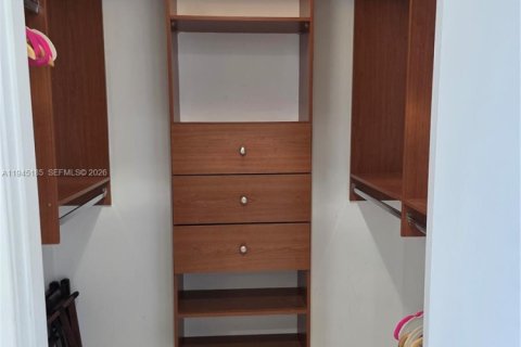 Condo in Sunny Isles Beach, Florida, 2 bedrooms  № 2003430 - photo 13