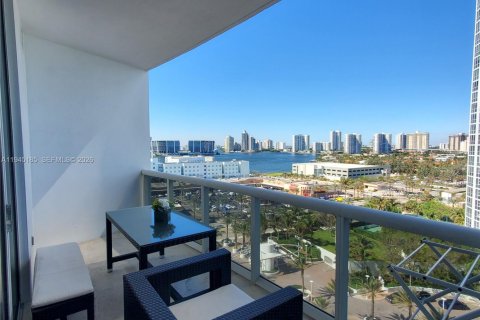 Condo in Sunny Isles Beach, Florida, 2 bedrooms  № 2003430