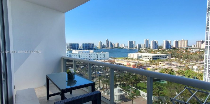 Condo in Sunny Isles Beach, Florida, 2 bedrooms  № 2003430