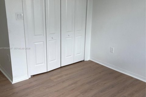 Condominio en alquiler en Miami, Florida, 2 dormitorios, 112.04 m2 № 2006636 - foto 16