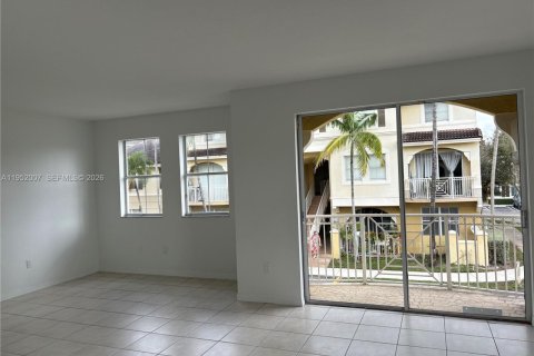 Condominio en alquiler en Miami, Florida, 2 dormitorios, 112.04 m2 № 2006636 - foto 6