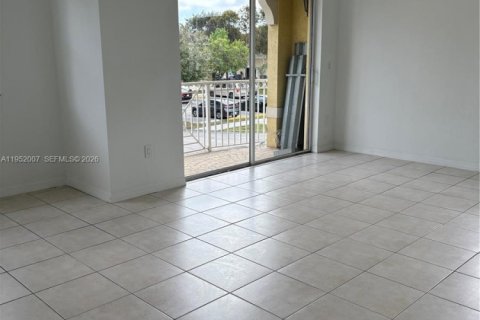 Condominio en alquiler en Miami, Florida, 2 dormitorios, 112.04 m2 № 2006636 - foto 5